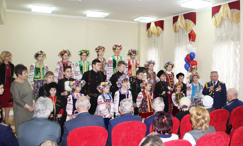 865