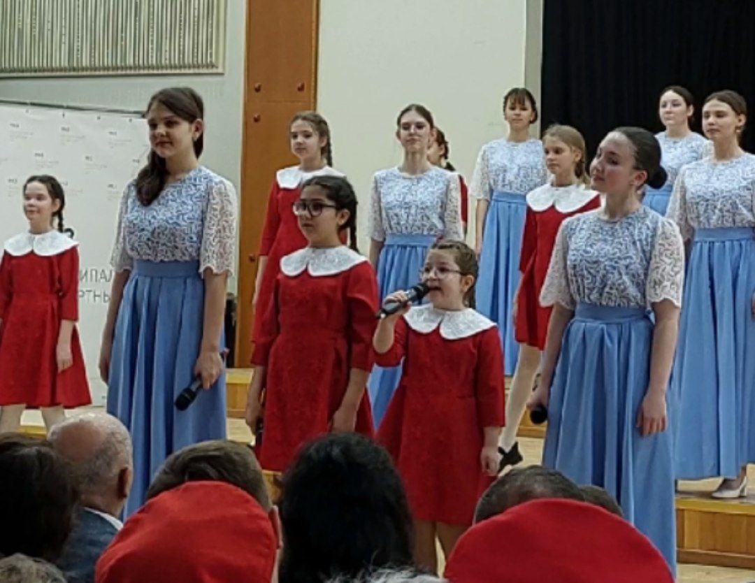 photo 5357072842870608903 y